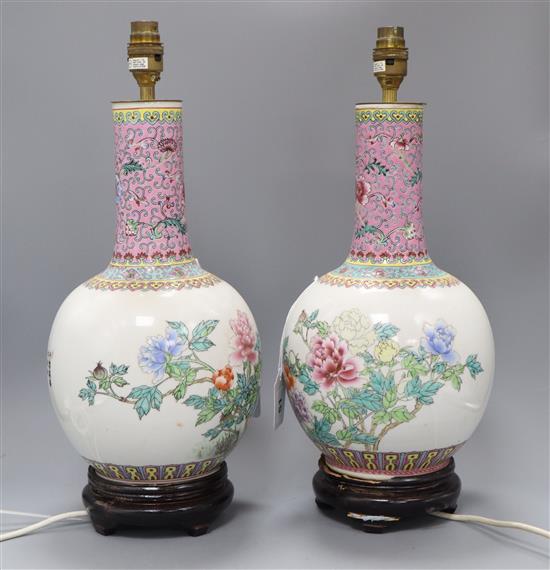 A pair of Chinese bottle-shaped vase table lamps, decorated with flowers in polychrome enamels height 38cm excl. fittings